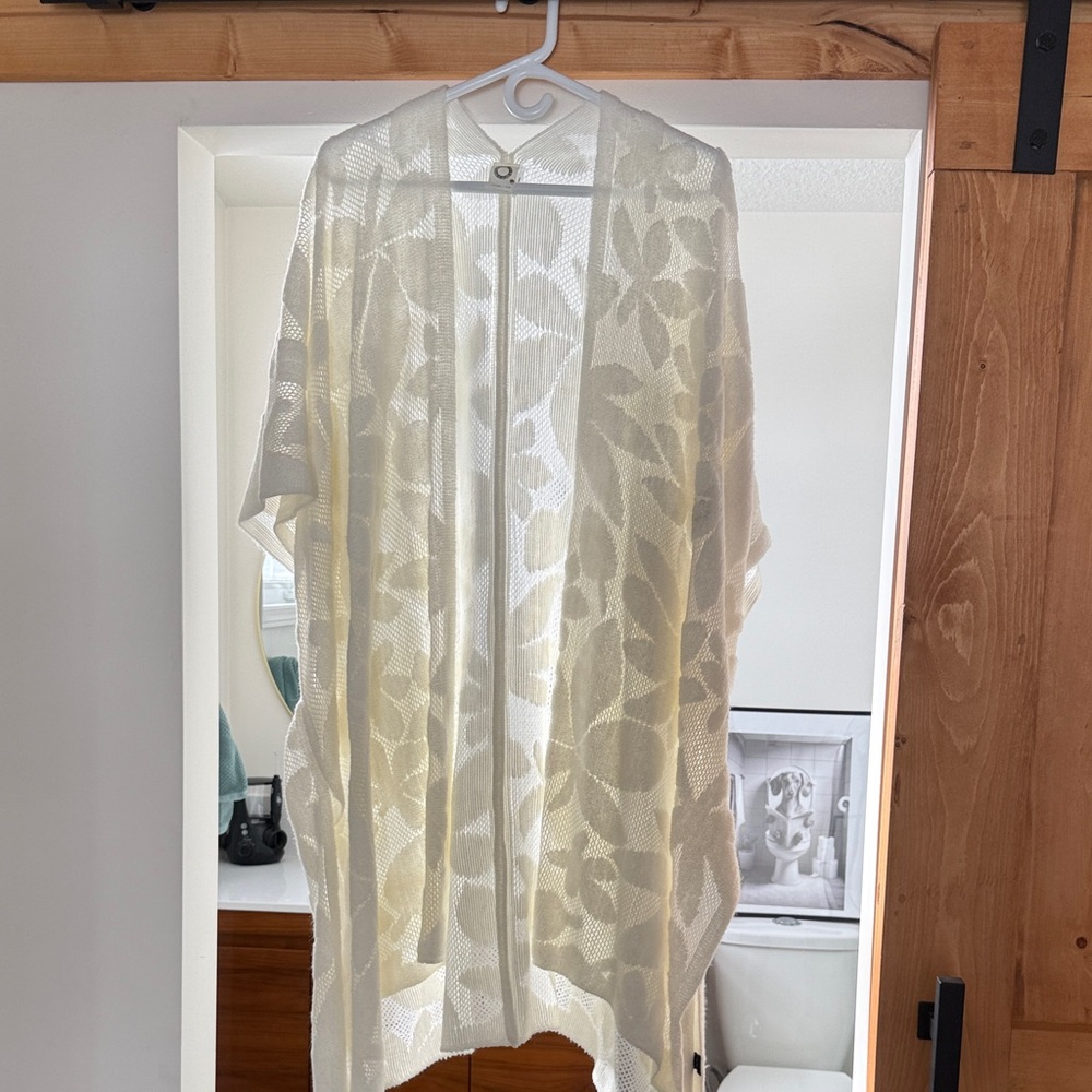 Elegant Cream Floral Kimono Cardigan